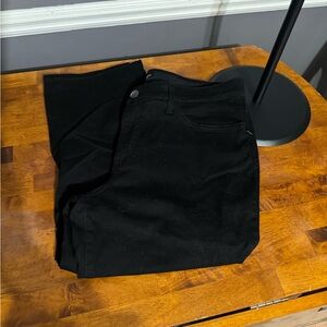 Black Capri by Levi's